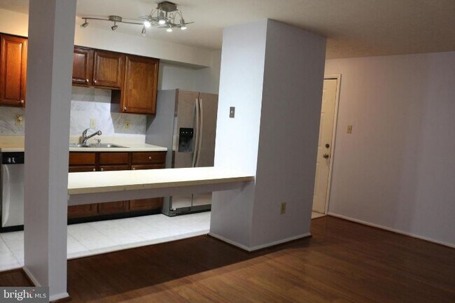 Building Photo - 12405 Hickory Tree Way