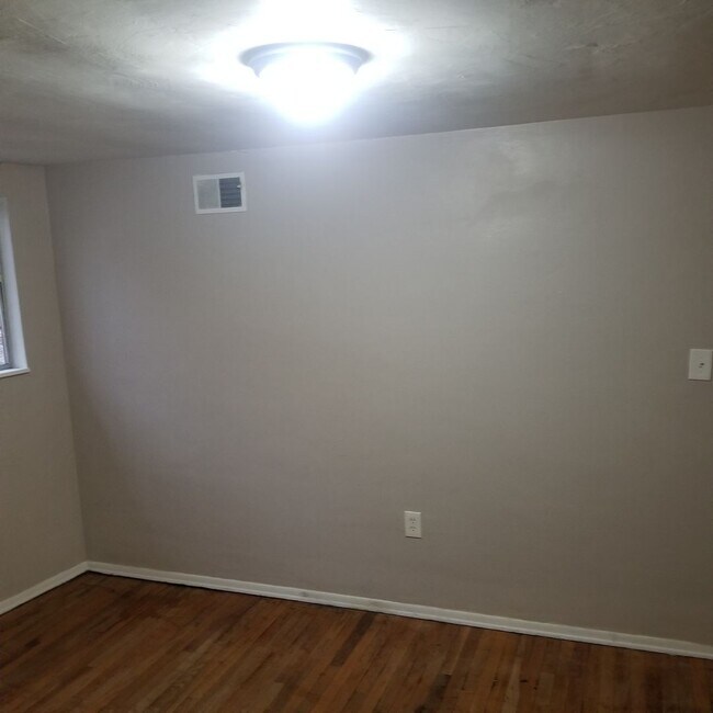 Foto del edificio - Conveniently Located 2 Bedroom Apartment in Millvale!