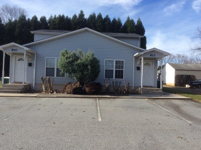 Primary Photo - 806 Pine St