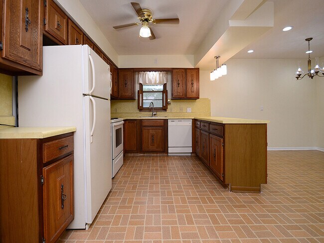 Building Photo - 12386 Bel Dr