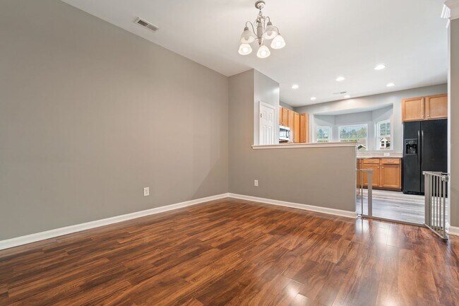 Foto del edificio - Stunning 3 Story Townhome in South Durham!