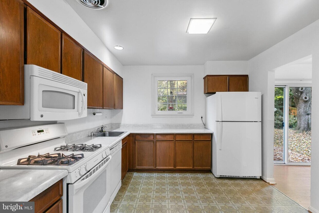 Foto principal - 4218 Willow Woods Dr