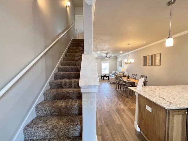 Foto del edificio - 2 Bed/ 2.5 Bath | New Townhomes in Siloam ...