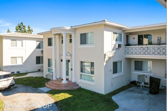 Building Photo - 1567 S Le Jeune Rd
