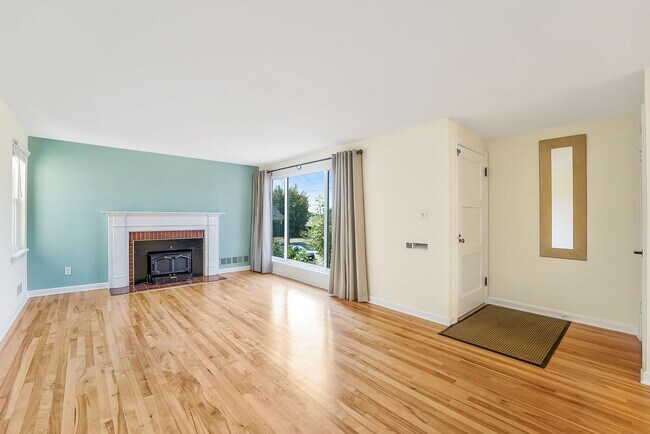 Building Photo - Cape Cod Gem-w/MIL