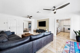Building Photo - 4761 Bayview Dr