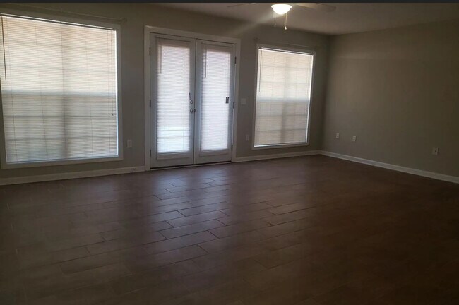 Building Photo - 127 S Spring View Dr