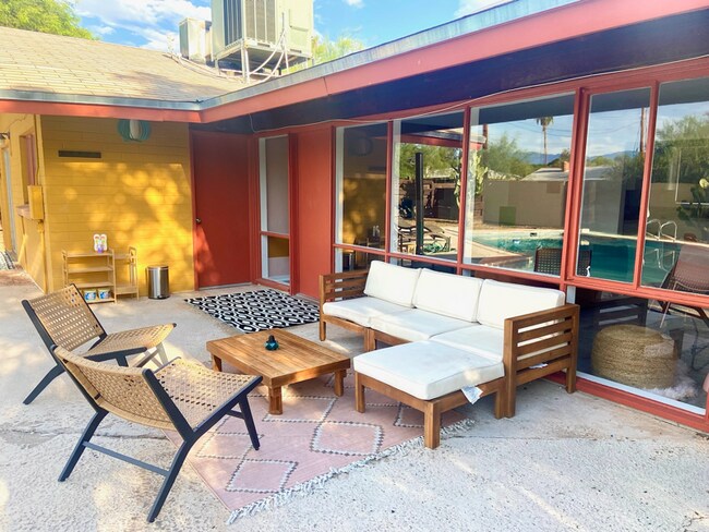 Building Photo - 4435 E Timrod St