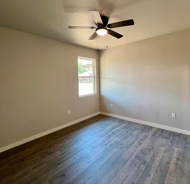 Building Photo - Spring Ridge Duplex 1