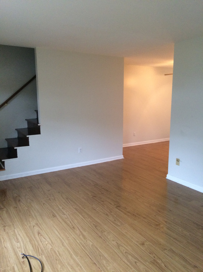 Building Photo - 1317 Kenilwood Way
