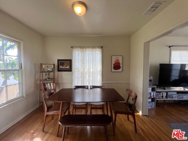 Foto del edificio - 1721 Glendon Ave