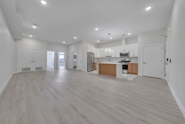 Foto del edificio - Skyline Square Lofts