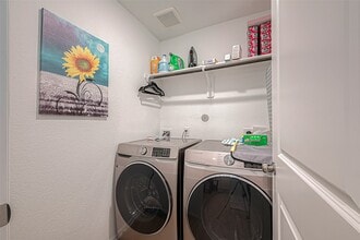 Building Photo - 724 Cedar Gate Ln