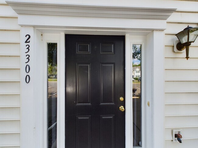 Building Photo - Wonderful, Spacious 3 Bedroom Townhome in ...