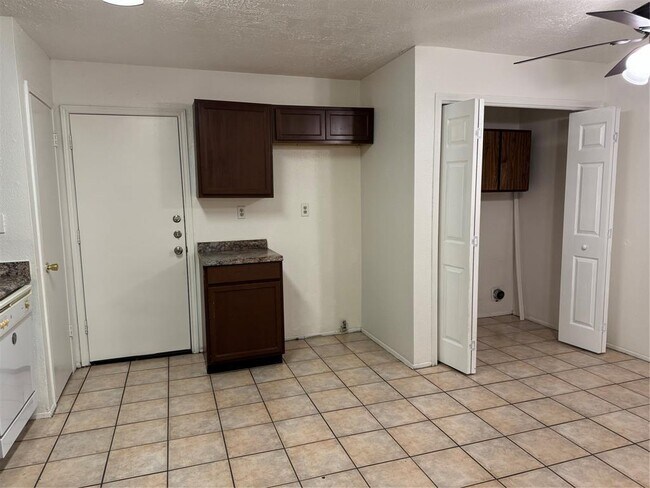 Foto del edificio - 1003 Misty Meadow Ct