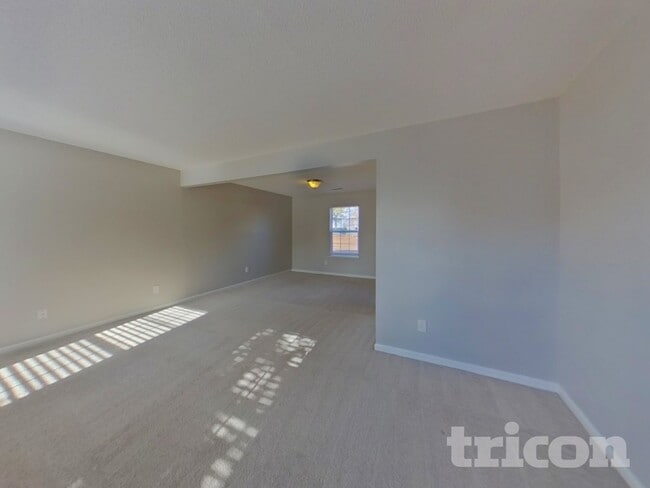 Building Photo - 732 Elderberry Ln