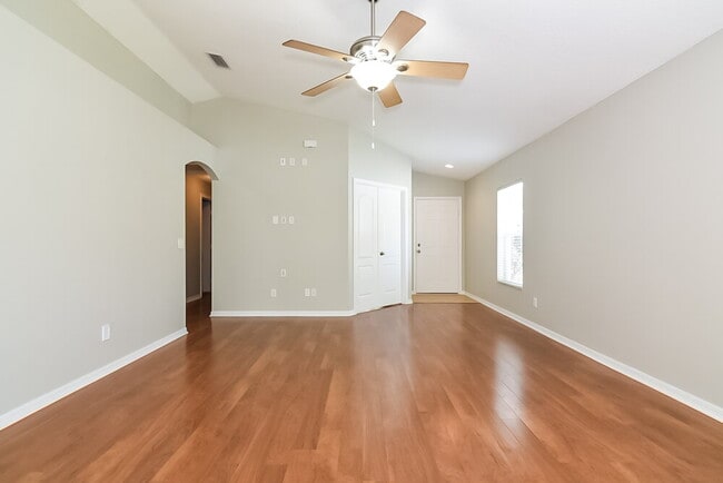 Foto del edificio - 8065 Canterbury Lake Blvd