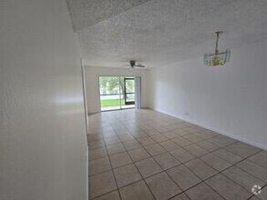 Building Photo - 7910 N Colony Cir