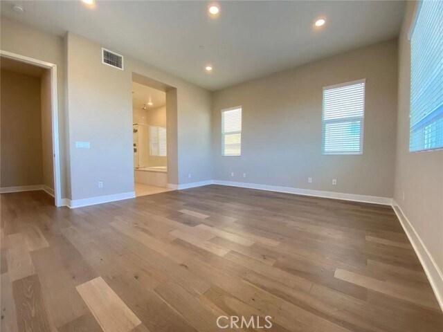 Building Photo - 154 Perspective