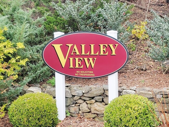 Foto del edificio - 96 Valley Dr