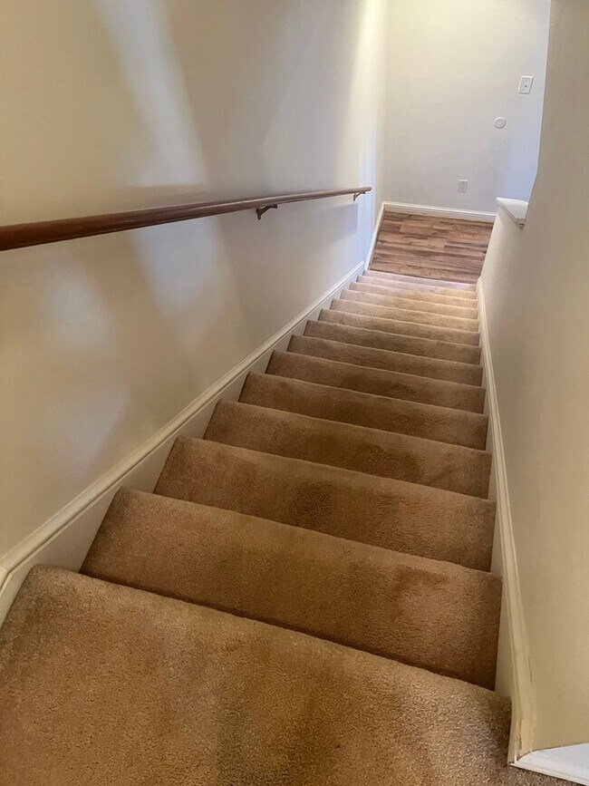 Foto del edificio - Gorgeous townhouse located near cornerston...