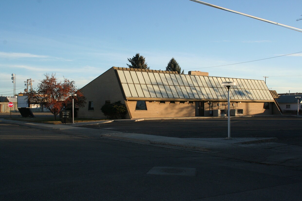 Primary Photo - 201 E Washington Ave