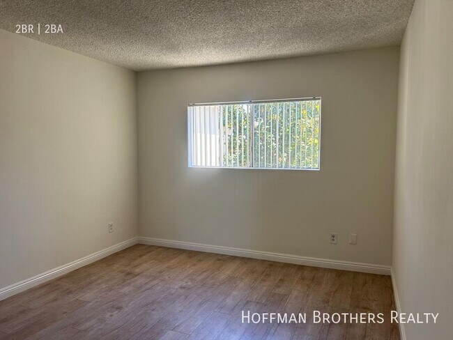 Foto del edificio - 5130 Yarmouth Ave