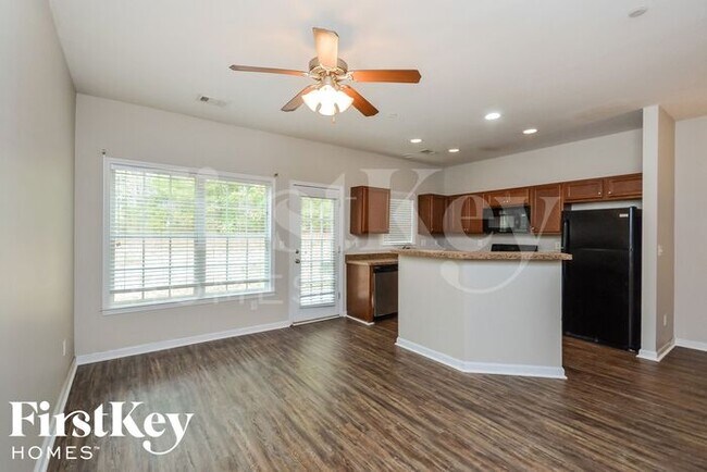 Foto del edificio - 10134 Benton Woods Dr