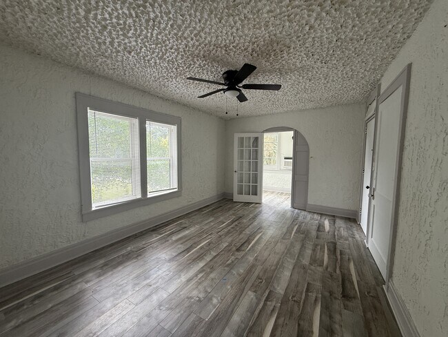 Foto del edificio - 669 Avenue B NW