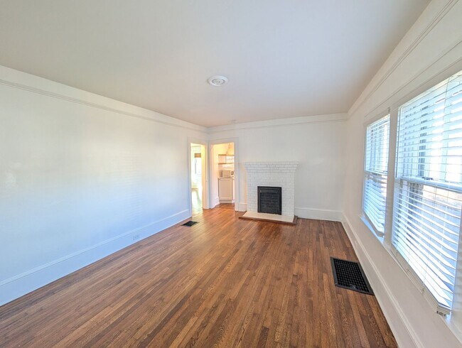 Foto del edificio - West Asheville Bungalow!