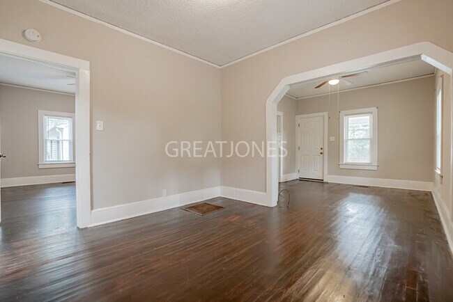 Building Photo - Charming 3 Bedroom in Statesville!