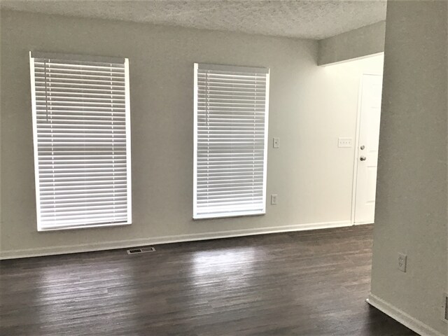 Foto del edificio - 857 Cedar Run Dr