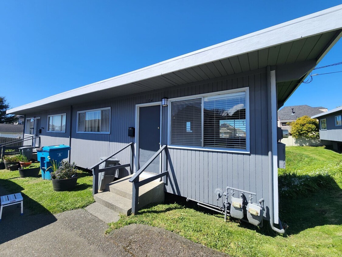 10 W Church St Unit 10 West Church, Eureka, CA 95501 Room for Rent in