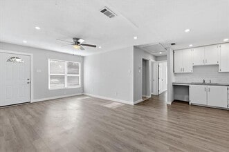 Building Photo - 3103 S Edgefield Ave