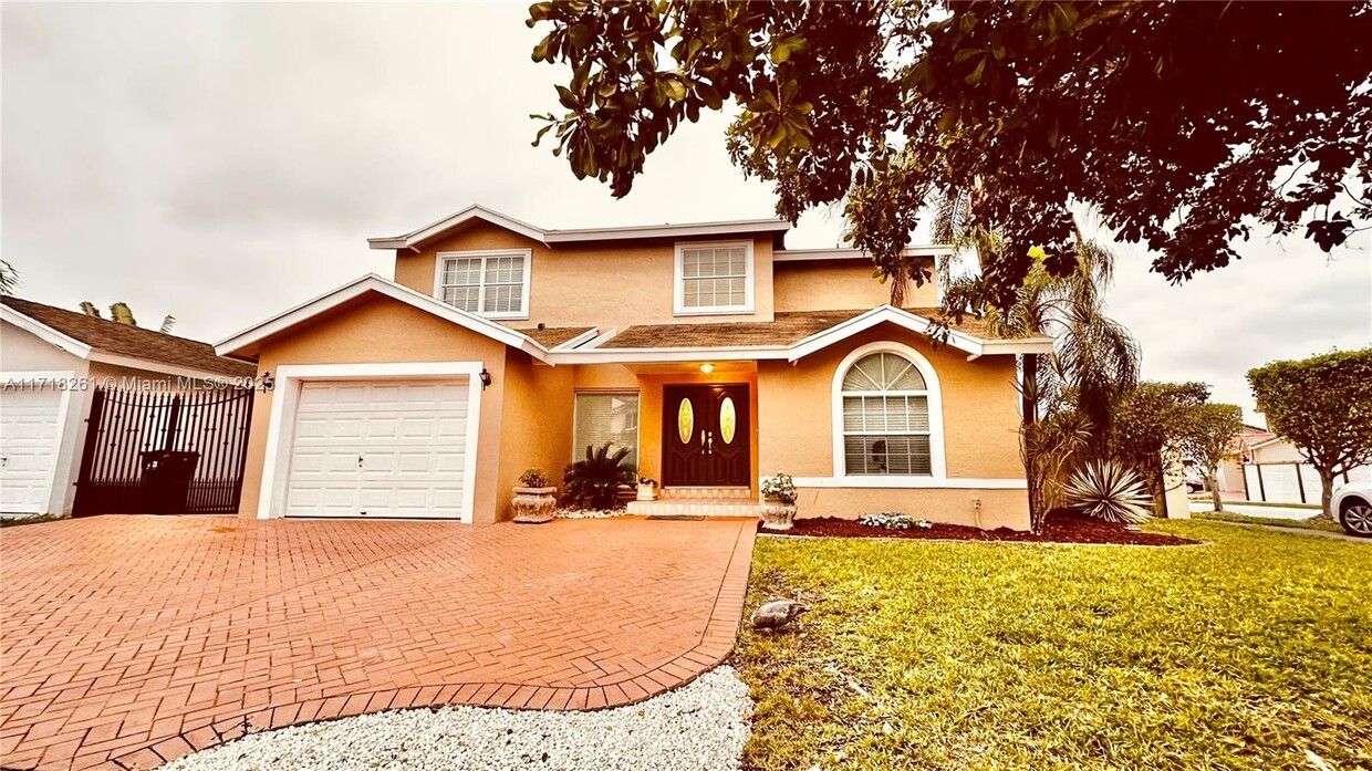 Foto principal - 5700 SW 152nd Ct