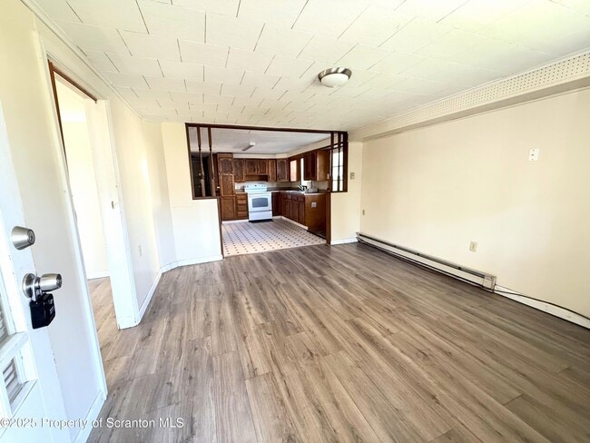 Building Photo - 647 Laurel St