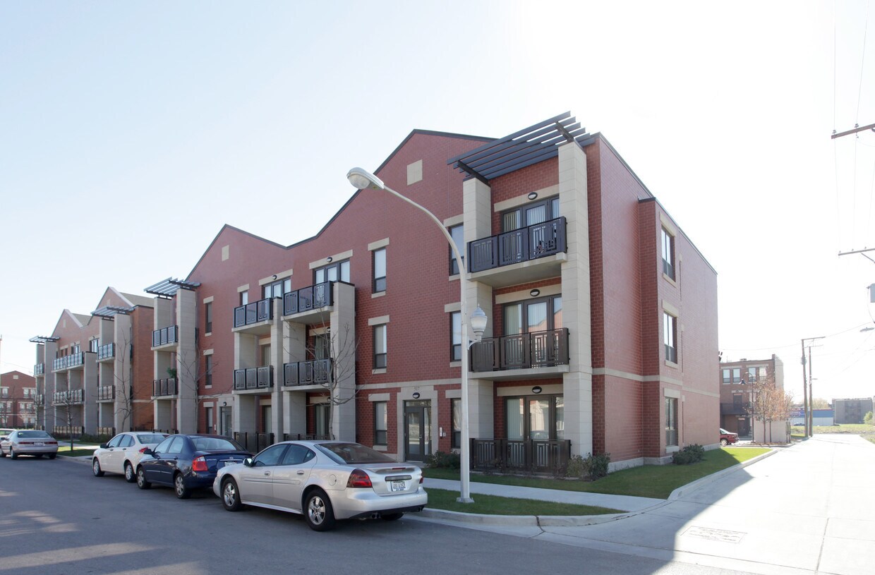 Building Photo - 517-521 E 38th St