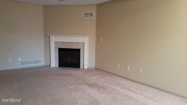Building Photo - 2 br, 2.5 bath Townhome - 1003 Brentwood Ct