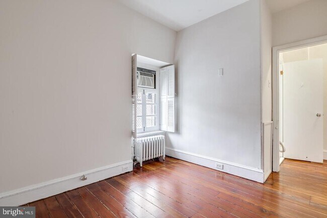 Building Photo - 331 S 18th St