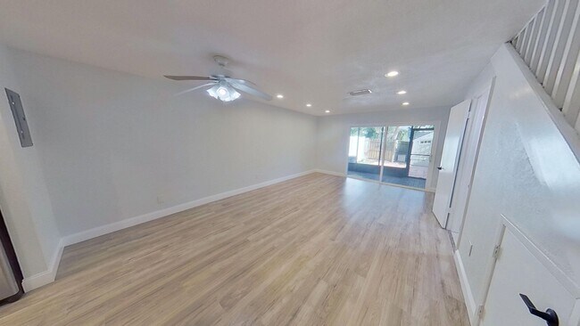 Foto del edificio - Lovely 2/1.5 Townhouse