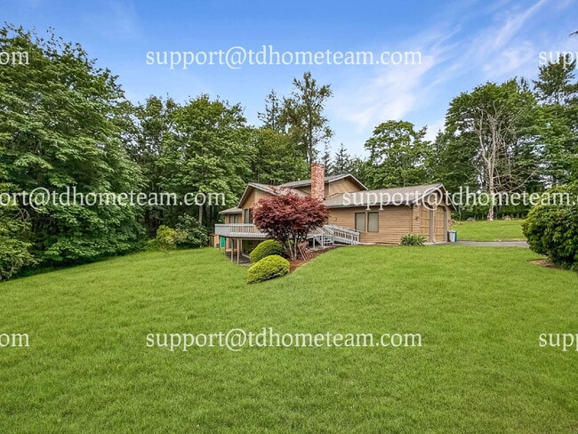 Building Photo - "Charming 3-Bed Retreat with Spacious Inte...
