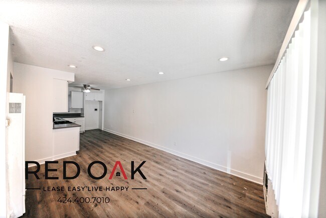 Foto del edificio - ~2 Weeks FREE~ Sunlit Two Bedroom Walk-Up ...