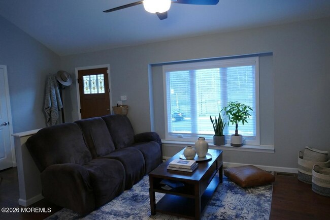 Building Photo - 162 Linden Ave