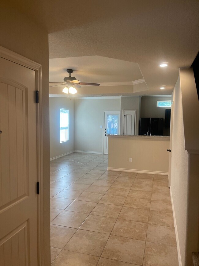 Foto del edificio - 6934 Lakeview Dr.