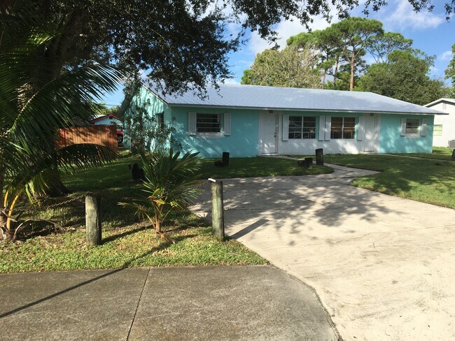 Building Photo - 4824 SE Grouper Ave