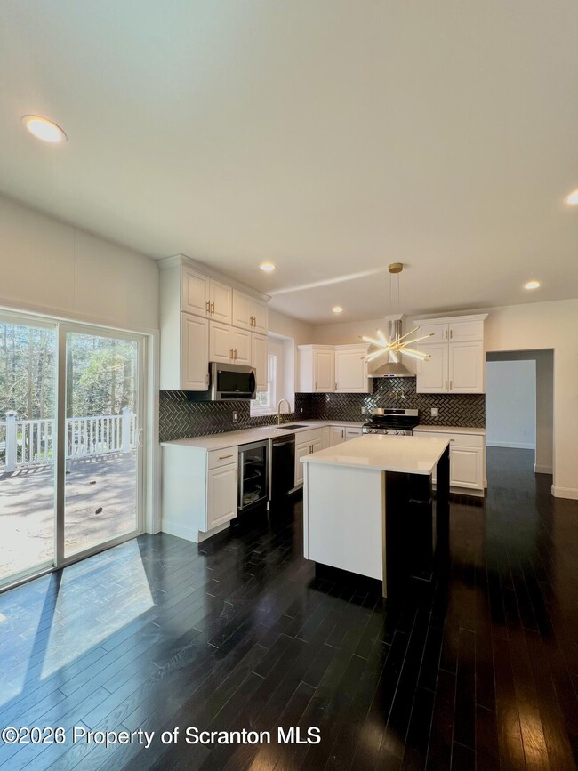 Building Photo - 400 Haven Ln