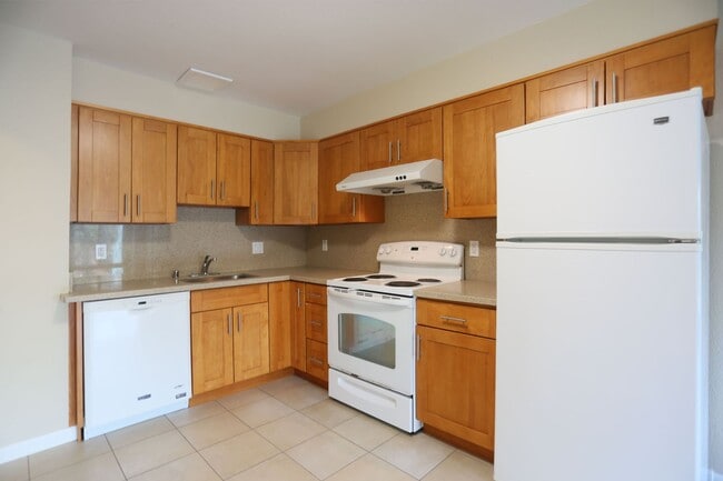 Building Photo - Contemporary 2BR/1BA in the Outer Richmond, Yard, Laundry, Parking available for additional fee (...