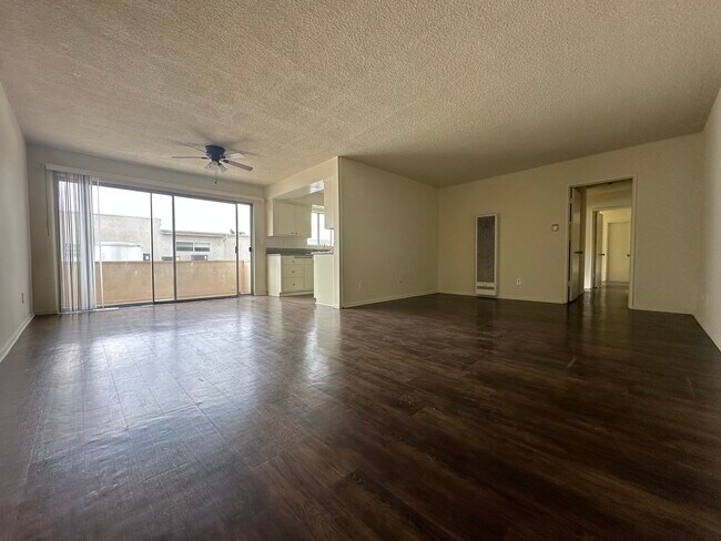 Foto del edificio - 10006 Palms Blvd