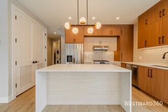 Building Photo - 2355 W Flournoy St