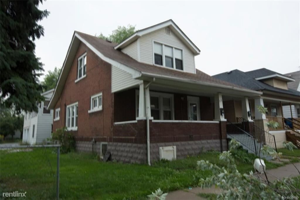 Primary Photo - 32 W Woodward St